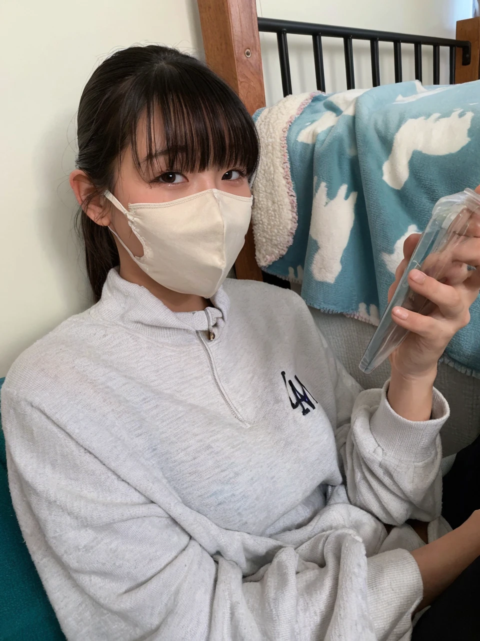 ((Highest quality)), ((masterpiece)), beautiful girl Long black hair Beautiful breasts Pose that emphasizes the crotch Juice spurting out from the crotch Saggy breasts Exposed crotch Completely naked Embarrassed face Wear a blue ribbon around your neck Plump thighs Pee