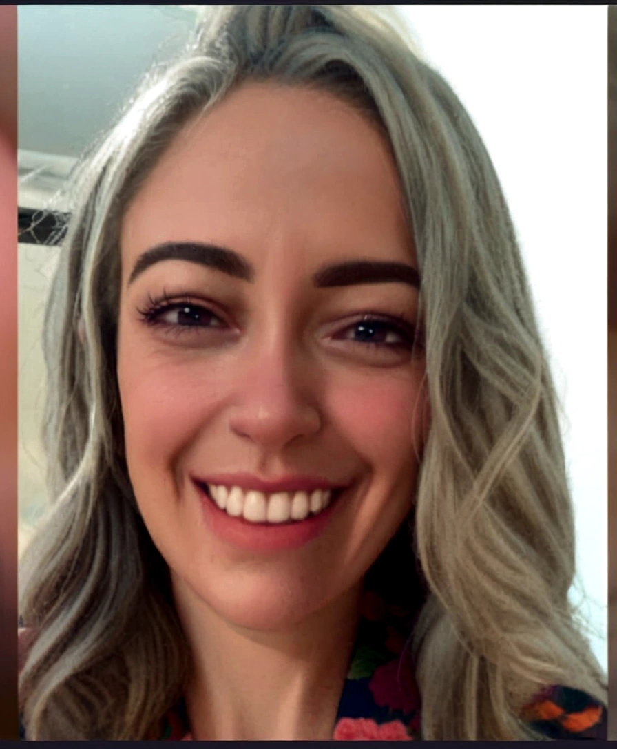 a close-up of a woman with gray hair smiling at the camera, fernanda suarez, profile image, 30 year old woman, 30 year old woman, powder Nándor Katona, Caroline Gariba, Marisha Becker, foto perfil, valentine shuffle, olivia de bernardinis, malika favre, 32 years old