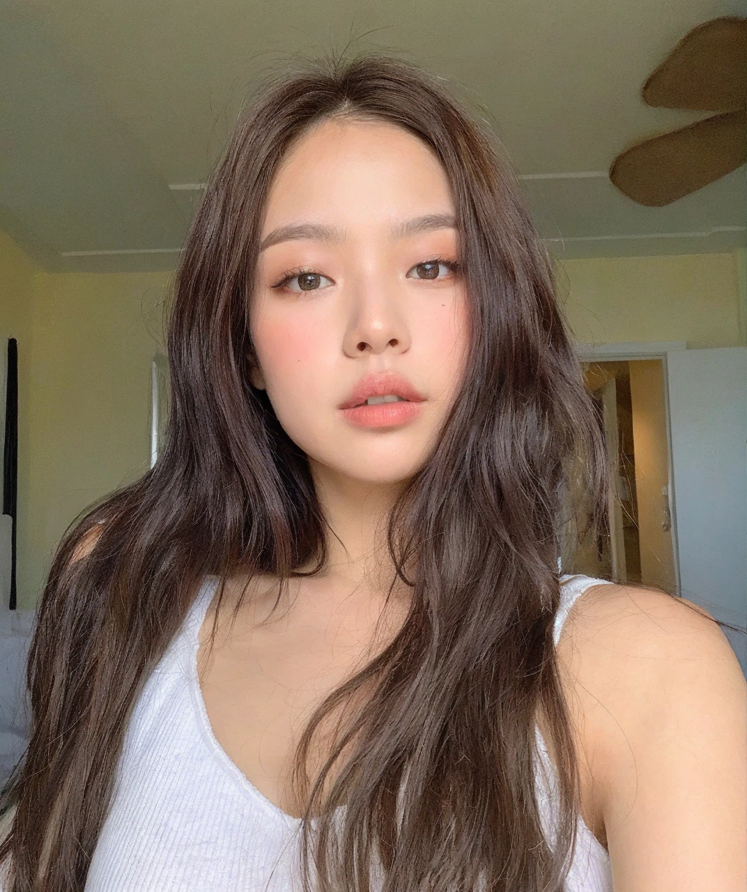 (Best quality, 8k, masterpiece: 1.3), a beautiful woman with perfect figure: 1.4, dark brown hair, wearing a pendant, wearing a mini skirt and a mini top, also black! She go to party! and she’s korean