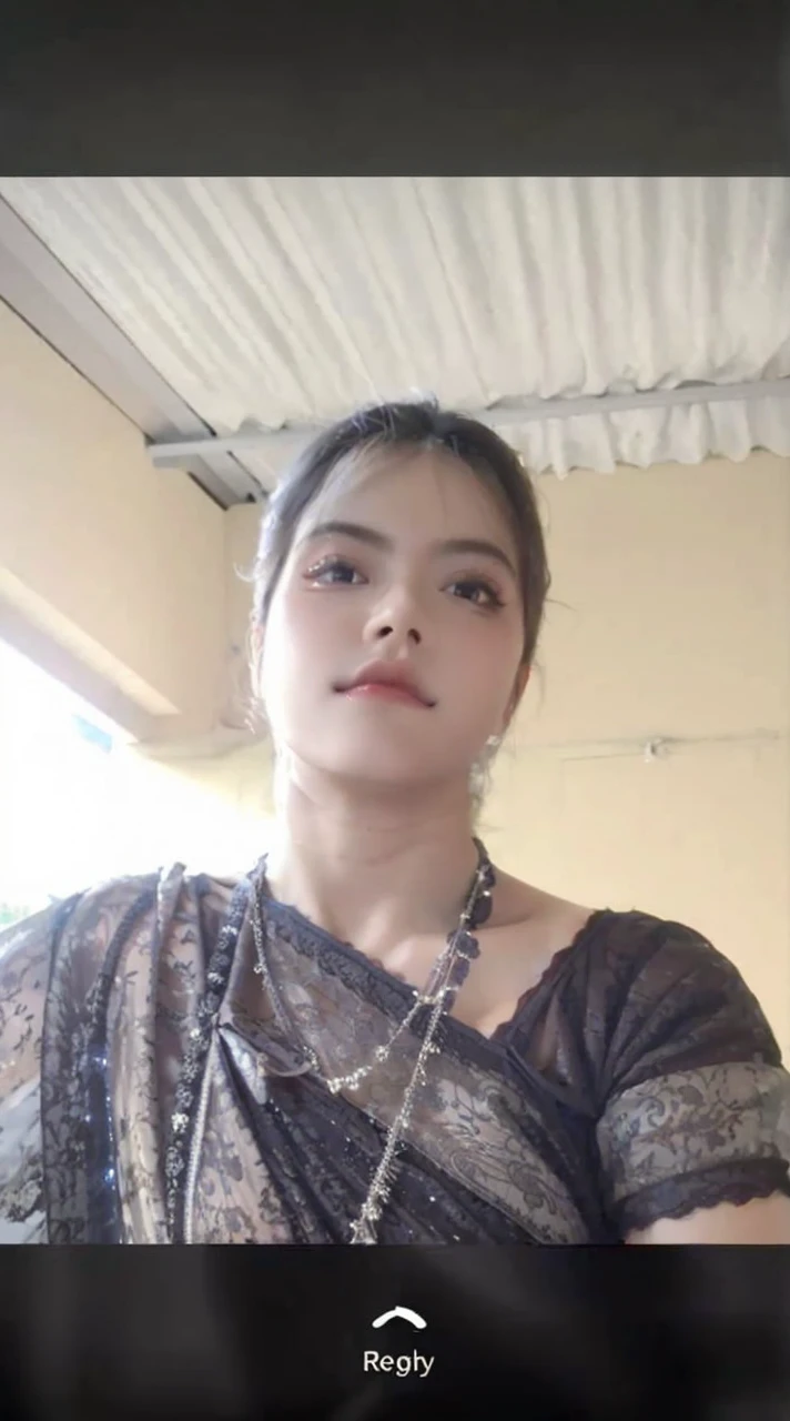 Best quality, masterpiece, ultra high res, (photorealistic:1.4), raw photo, 1girl, ((black lace nightgown)), ((small breast)), cold light