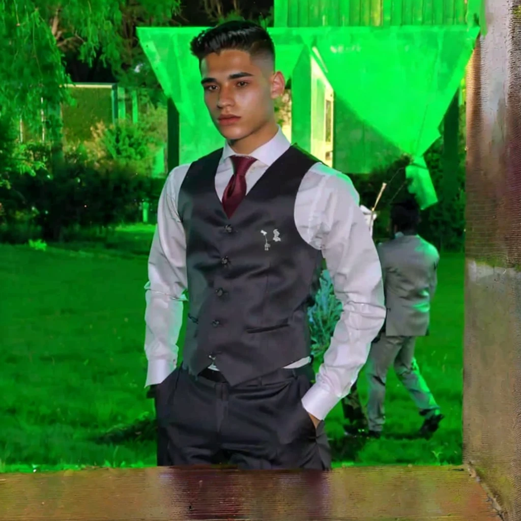 There's a man in a suit and tie standing in a field, about 20 years old, profile image, André Rios, José Miguel Roman France, mateo dineen, ele tem about 20 years old, he is about 20 years old, Punishment style, formal suit, about 19 years old, vitor maristane, professional foto