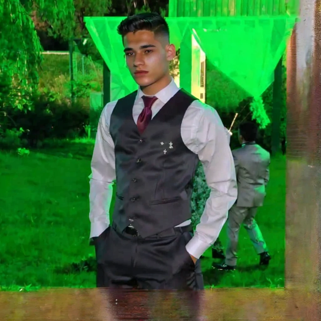 There's a man in a suit and tie standing in a field, about 20 years old, profile image, André Rios, José Miguel Roman France, mateo dineen, ele tem about 20 years old, he is about 20 years old, Punishment style, formal suit, about 19 years old, vitor maristane, professional foto