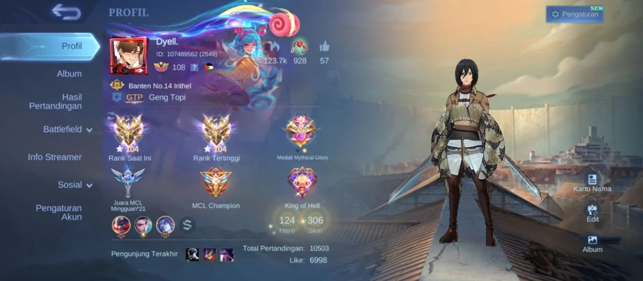 ((Best Quality, 8K, Masterpiece: 1.3)), (Flower Cap: 1.3), Focus: 1.2, Perfect Body Beauty: 1.4, Buttocks: 1.2, (Layered Haircut: 1.2)), (Dark Street: 1.3), Highly Detailed Face and Skin Texture, Full Body, Delicate Eyes, Double Eyelids, Whitened Skin, Long Hair, (Round Face: 1.5), (Loose Crop Top, Shorts: 1.6)