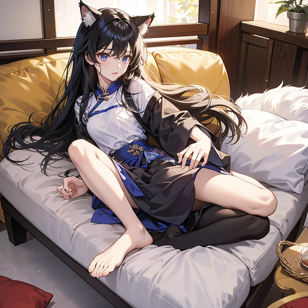 one，of cat ears，of long hair，有one小鱼尾巴，，Casual wear，Lying on the sofa。