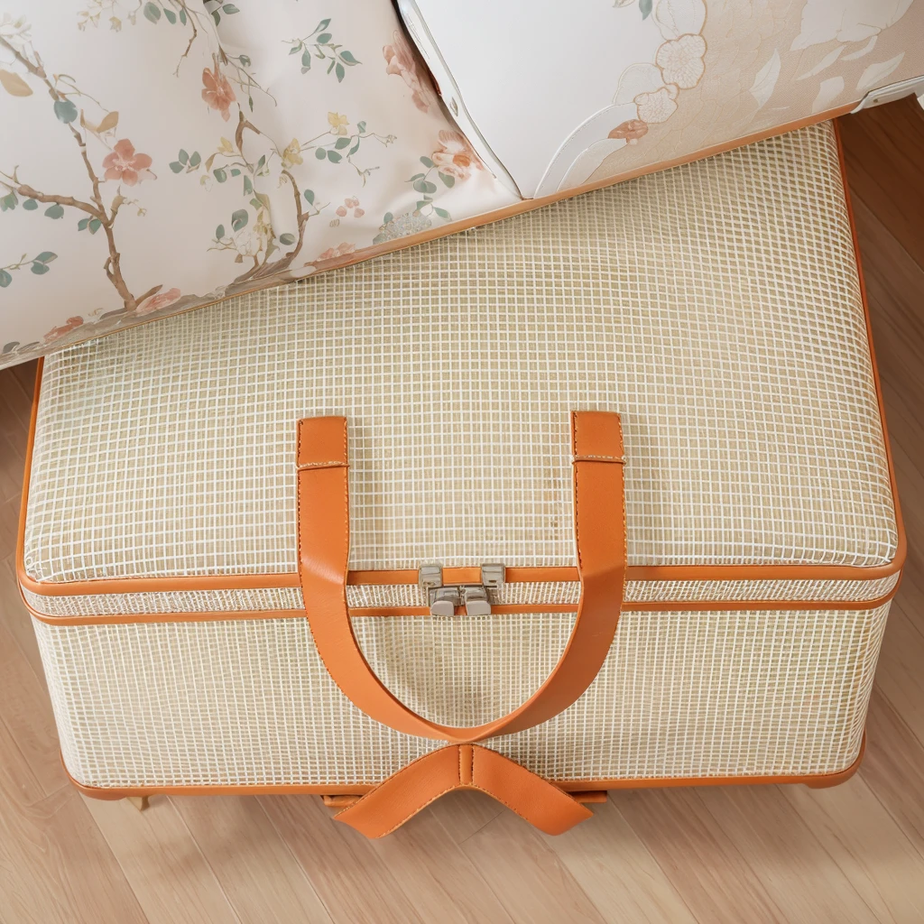 床边的地板上放着一个luggage箱, in suitcase, Bottom Angle, Alexandra Fomina, easy going, Designed for comfort and aesthetics!, Retro Style, luggage, High quality details, High quality detailss, Highly detailed composition, By Anita Malfatti, Very detailed product photos, the handbag is over a wood table, Near Angle, Perfect details