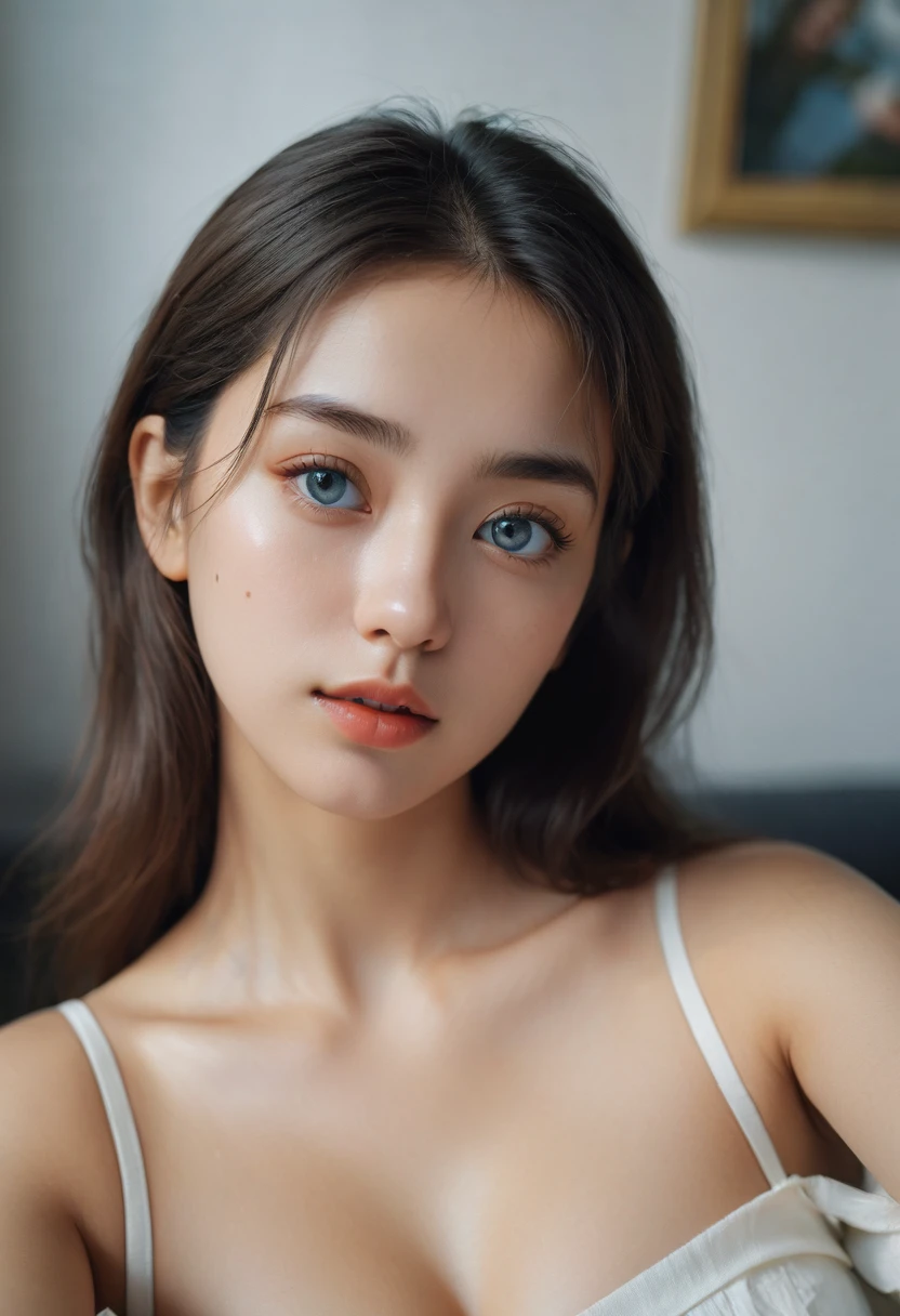 8K,best quality, masterpiece, Ultra-high resolution, (Reality:1.4), RAW photos, (Real skin texture:1.3), (Film Grain:1.3), (Selfie Angle),1 Girl,Beautiful and detailed eyes and face,masterpiece, best quality,close up,Upper body,
