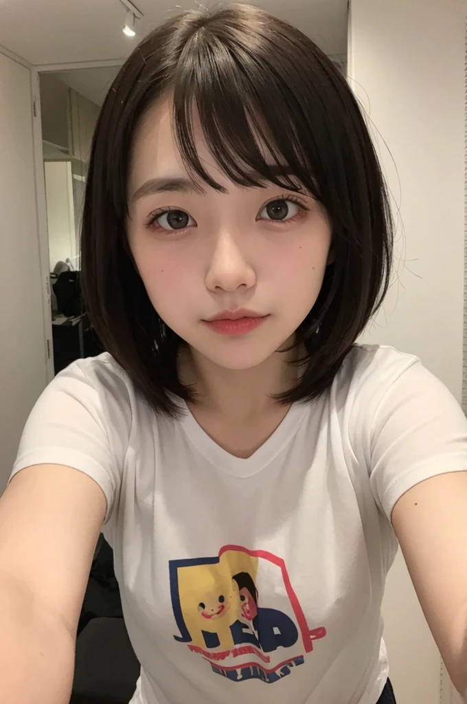 White background、T-Shirts、whole body