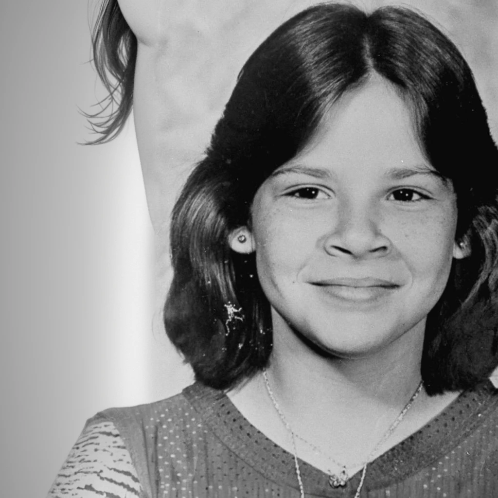 12 year old ager, 1980s Style, black and White Style, no T-Shirt, black bra,
