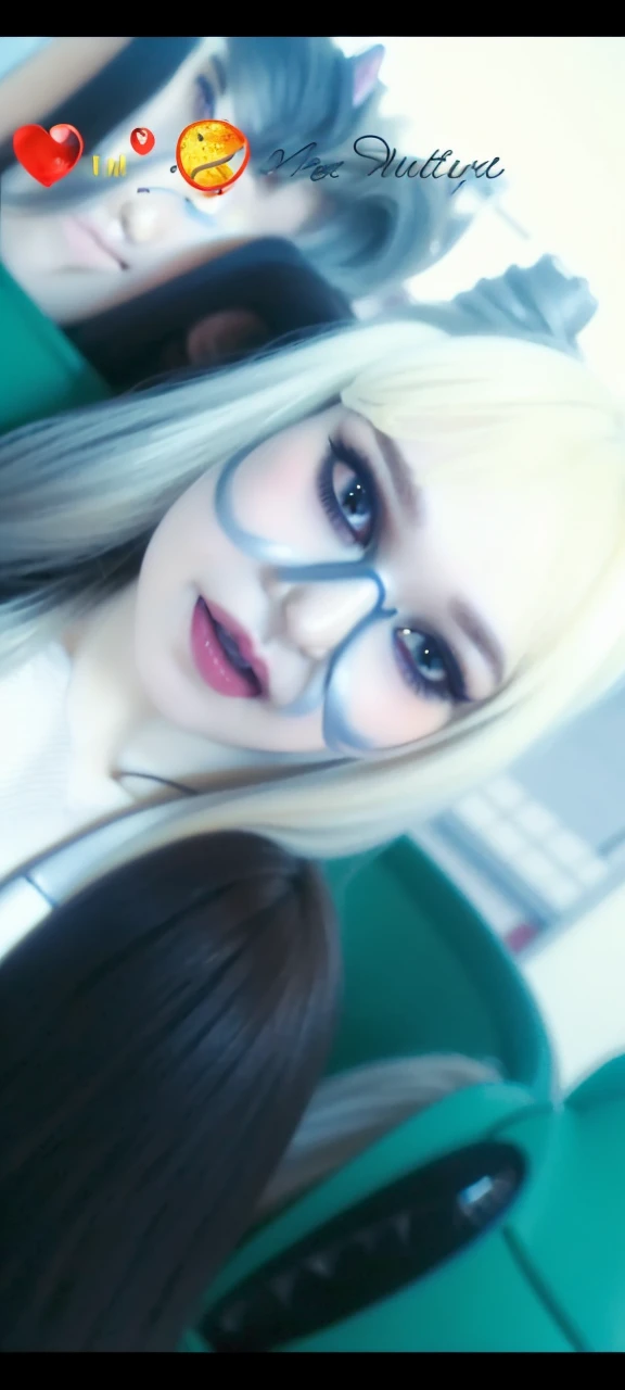 (8k, 4k, best quality, highres, ultra high res:1.1), (masterpiece, realistic, photo-realistic:1.1), 1girl, face, close-up, twintails, blonde hair, black eyes, red lips, (looking at viewer:2), absurdly long hair, long eyelashes, eyeshadow, small face, big eyes,
bare shoulders,
high contrast,