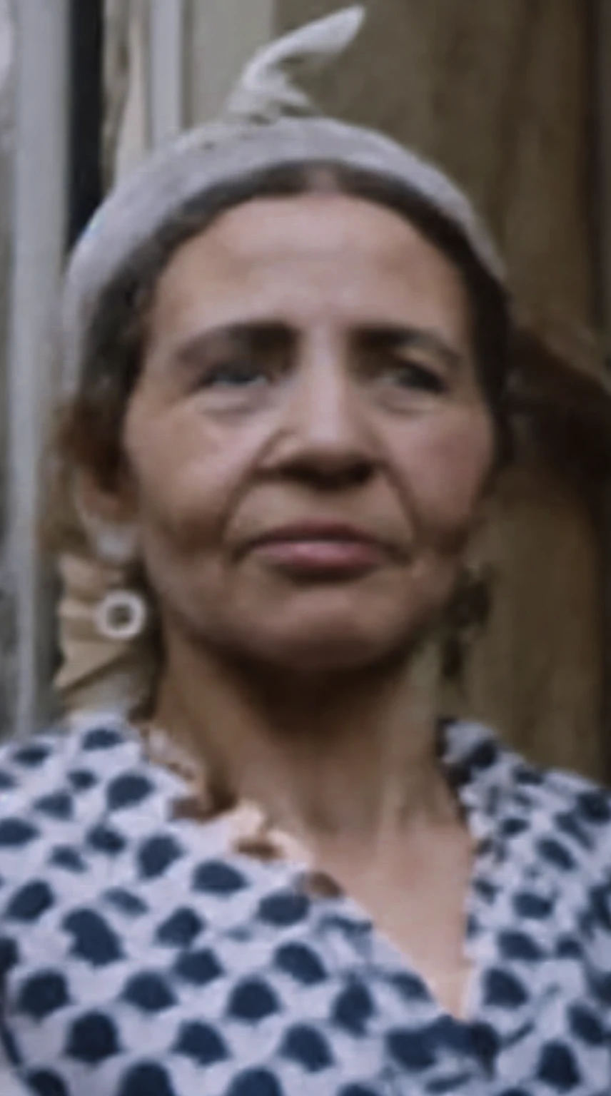 an old black and white Photo d'une femme with a hat on, Photo d'une femme, Maria Panfilova, 30-year-Vieille femme from cuba, gros plan portrait film encore, Magda Torres Gurza, tas de brosses, Magdalena plus souvent, mulâtre, portait image, Vieille femme