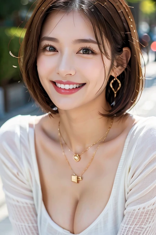Cleavage、Earrings、necklace、smile、