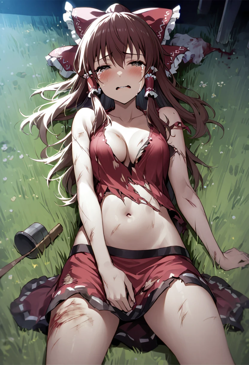 One Scene、one-shot、1 person、Reimu Hakurei、Belly button、Cleavage、Slim body、Skinny、front、whole body、Stand、Stand up、Cute face、Miniskirt、Thighs、Grass at night、midnight、I injured、Bleeding、Bleeding、Clothes get torn、Torn clothes、A battered body、Covered in scars、Fall to the ground、cry、Tears、Lying on your back、Rolling on the floor、