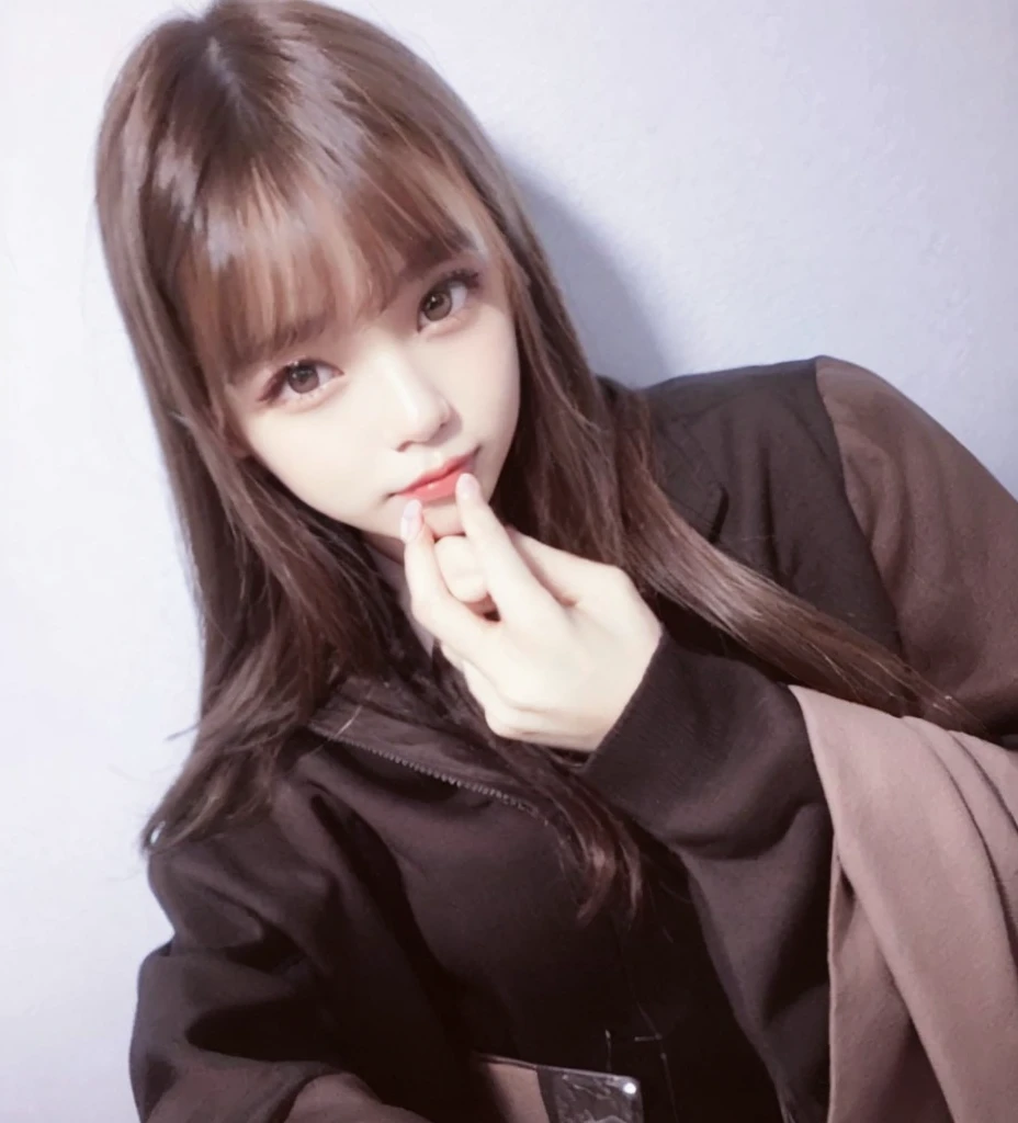 masutepiece, Best Quality, Illustration, Ultra-detailed, finely detail, hight resolution, 8K Wallpaper, Perfect dynamic composition, Beautiful detailed eyes, ,Medium Hair, Big breasts, Natural Color Lip, Random and sexy poses,Smile、20 years girl、 After-school classroom、 high school giller suit、a miniskirt、Loose socks、