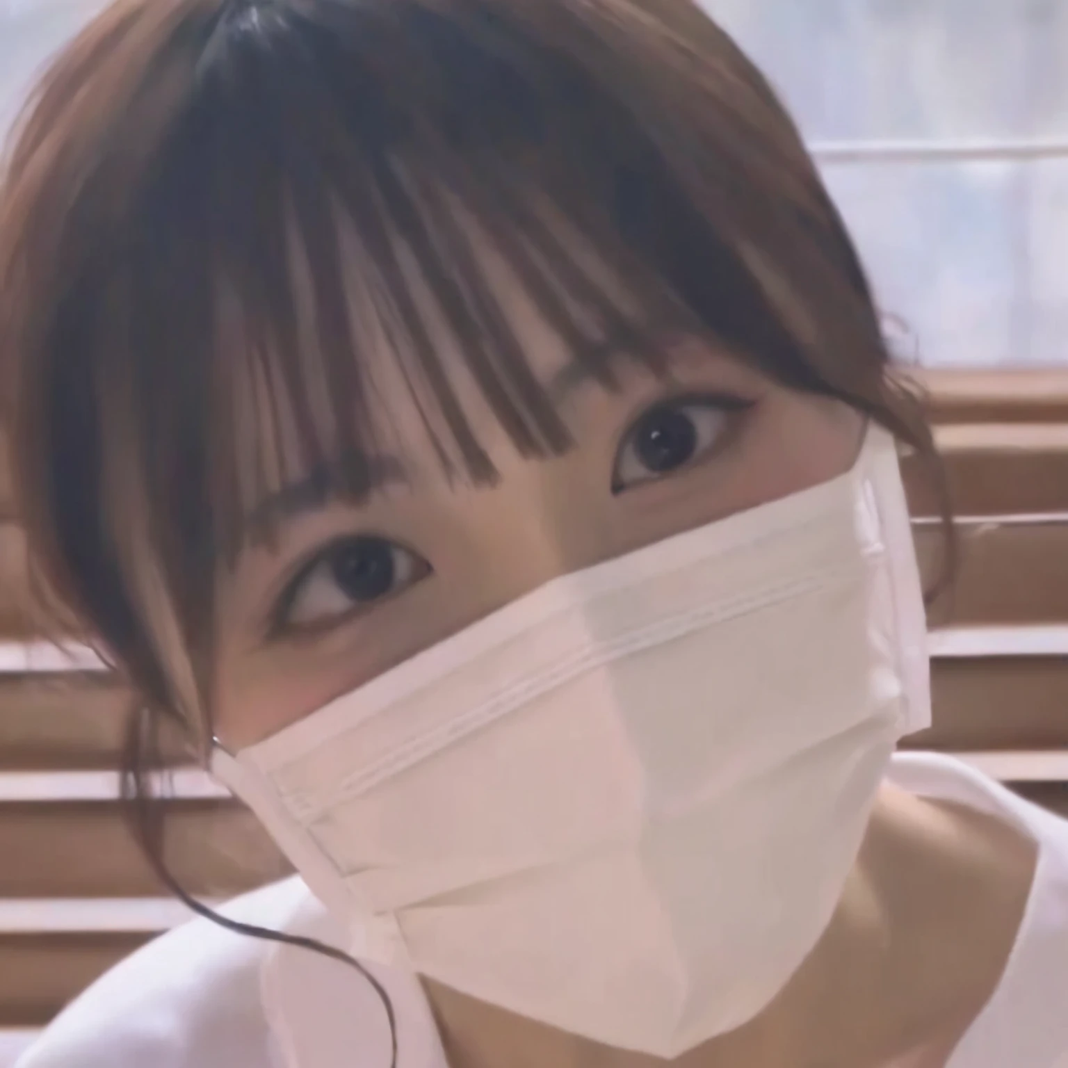窓の前でWear a maskした女性のクローズアップ, Chiho, Yoshitomo Nara, A surgical mask to cover the mouth, Sui Ishida, Wear a mask, sakimi chan, sakimichan, The mask covers her entire face., close up Another Iwakura, A clear and pretty face, Another Iwakura、Beautiful boobs、Big nipples、