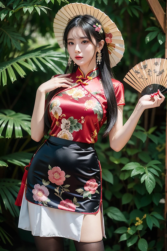 cheongsam,1 Girl,Black Hair,breast,china skirt,Chinese clothes,skirt,earrings,Floral,Folding fan,slope,slope background,Hair accessories,Hand fan,Keep,Keep fan,Jewelry,Long hair,Looking at the audience,Pantyhose,Paper fan,print skirt,Solitary,thighband Pantyhose