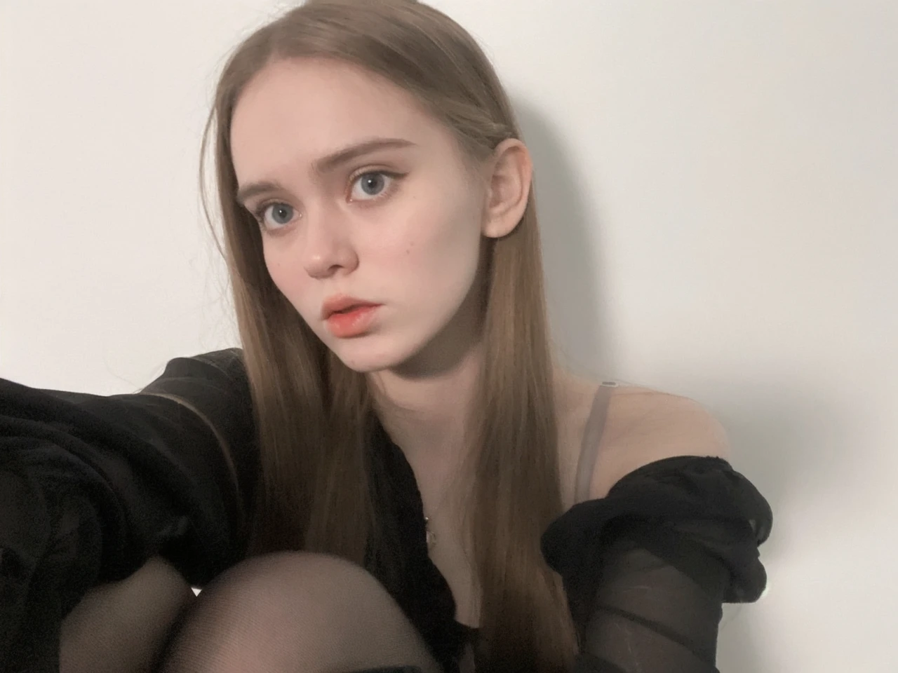 best quality, face focus, soft light, ultra high res, (photorealistic:1.4), RAW photo,
1japanese girl, solo, cute, (pupil, lights in the eyes), detailed beautiful face, (small chest),(high resolution detail of human skin texture),
(long hair),
indoor,
Damask Shirt Dress,
(portrait)