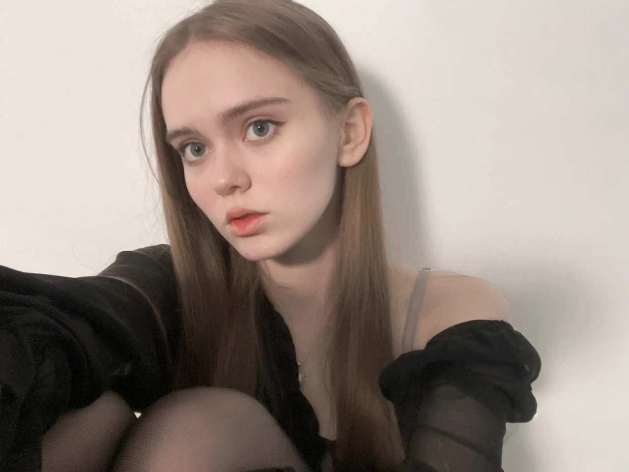 best quality, face focus, soft light, ultra high res, (photorealistic:1.4), RAW photo,
1japanese girl, solo, cute, (pupil, lights in the eyes), detailed beautiful face, (small chest),(high resolution detail of human skin texture),
(long hair),
indoor,
Damask Shirt Dress,
(portrait)