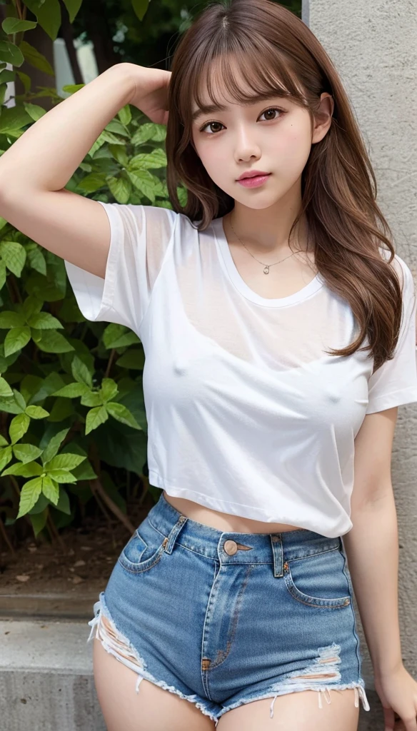 high resolution、Transparency、Woman in white t-shirt、Brown Hair、Curly Hair、Denim shorts、