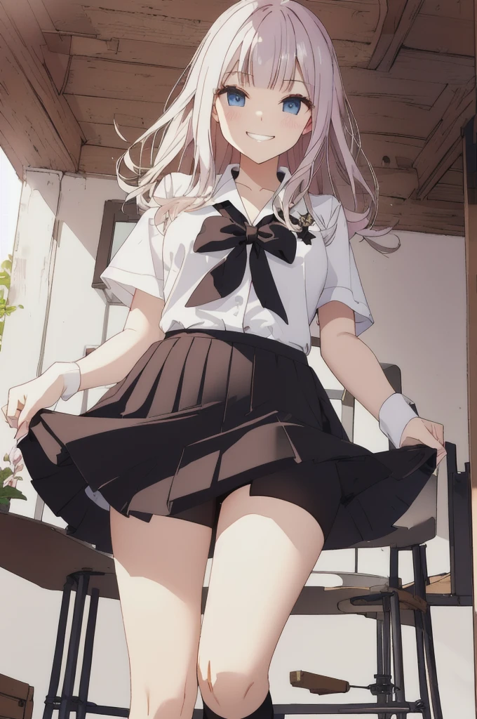 Smirking face、Grinning、wearing shorts under the skirt、Black Skirt、Short spats