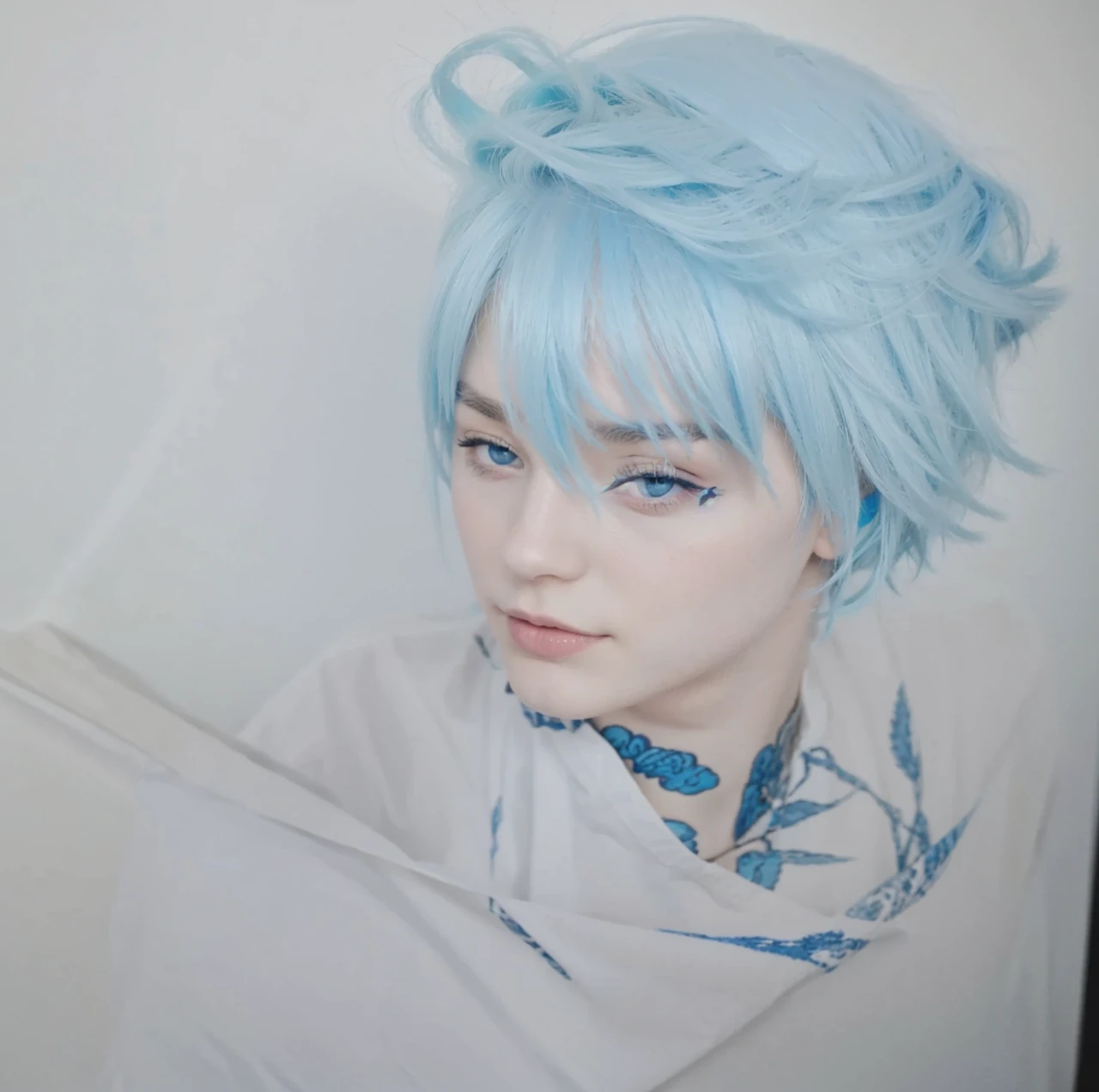 Himmel, About boy with blue hair