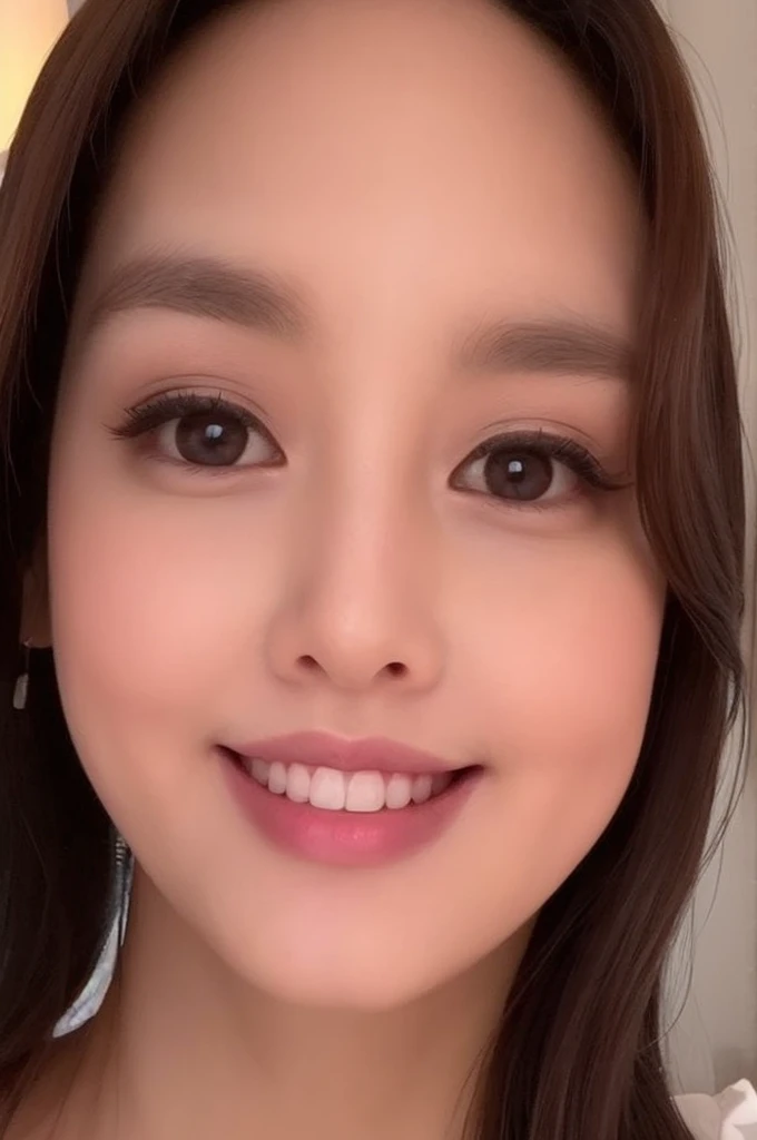 One girl, In a hotel room, smile, Close-up,Sleek-shaped face, Translucent white skin,