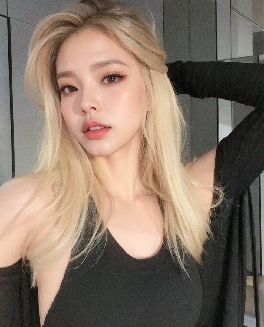 Jennie kim, blond hair, messy and wavy, full lips, doll lips, large eyes.