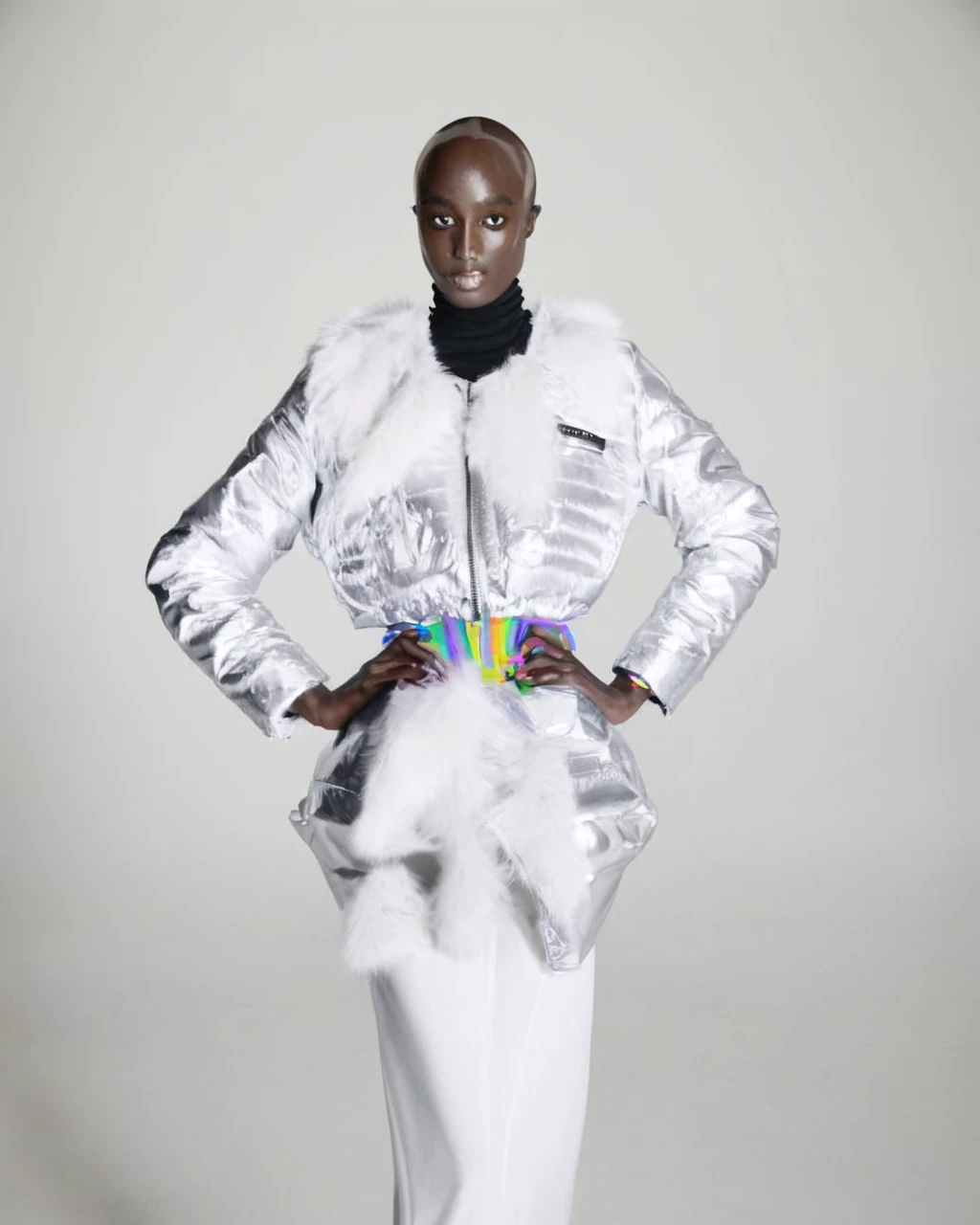 (glisser_mode), mode photography, Beauté, mannequin femme habillée par Virgil Abloh, Tom Ford, bonne chance, André Kohn,