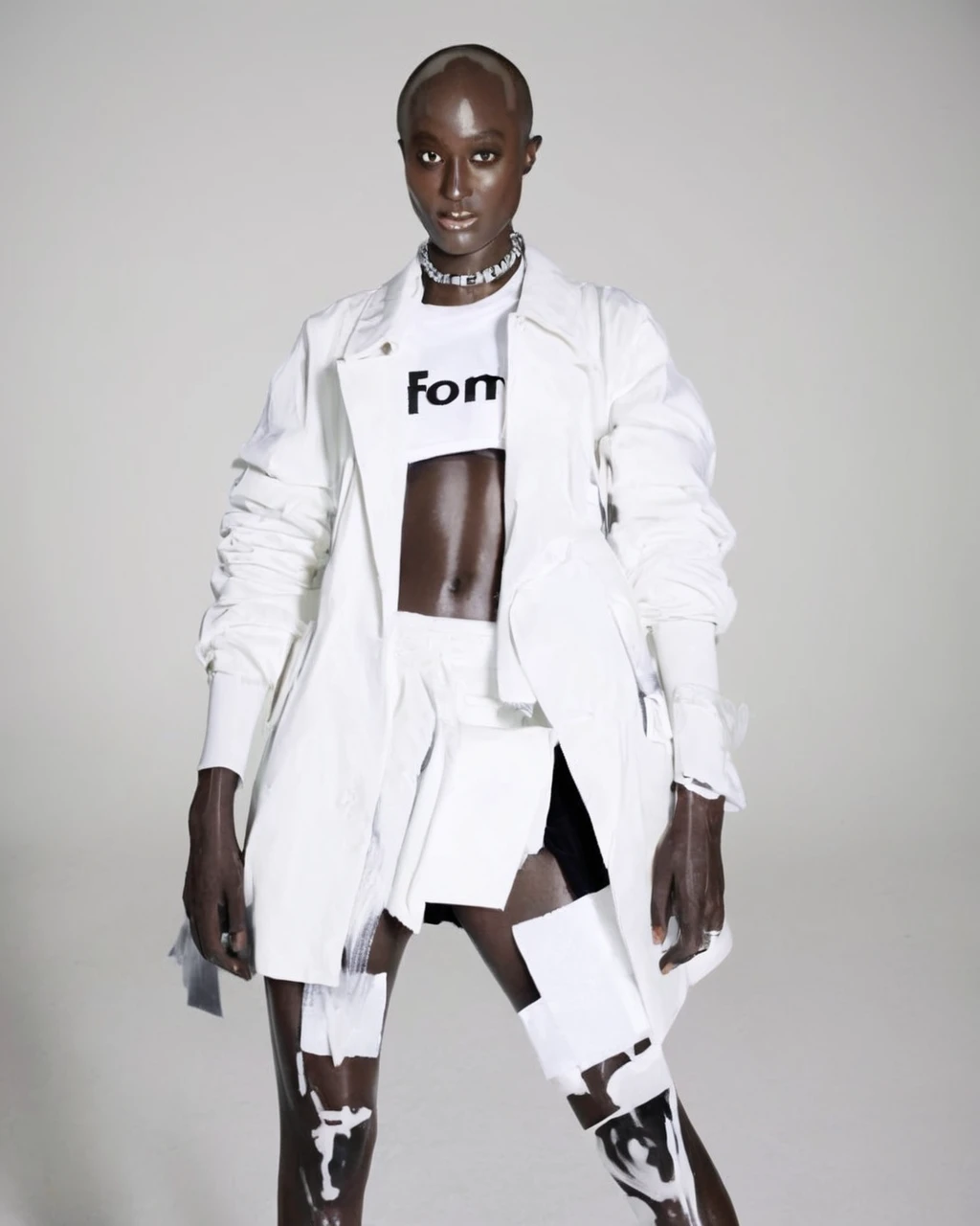 (glisser_mode), mode photography, Beauté, mannequin femme habillée par Virgil Abloh, Tom Ford, bonne chance, André Kohn,