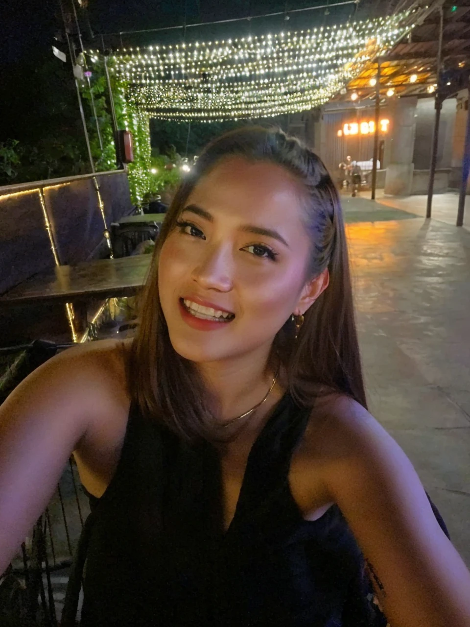 detailed face, detailed eyes, shiny skin, 
(extremely detailed 8k wallpaper),(8k, RAW photo, HDR, absurdres:1.2,best quality, masterpiece:1.2), (realistic, photo-realistic:1.37),best quality, realistic, photorealistic,ultra detailed,extremely detailed face,BRIGHT LIGHT,ultrawide shot, 8k uhd, dslr, soft lighting, high quality, film grain, Fujifilm XT3
tradition gold body strap,
            red sabai dress,
            thai  traditional necklace,
            thai  traditional bracelets,
            thai  traditional belt,
            thai  traditional earring,
strapless thai  traditional dress,
temple,indoor,Statue of Buddha
 