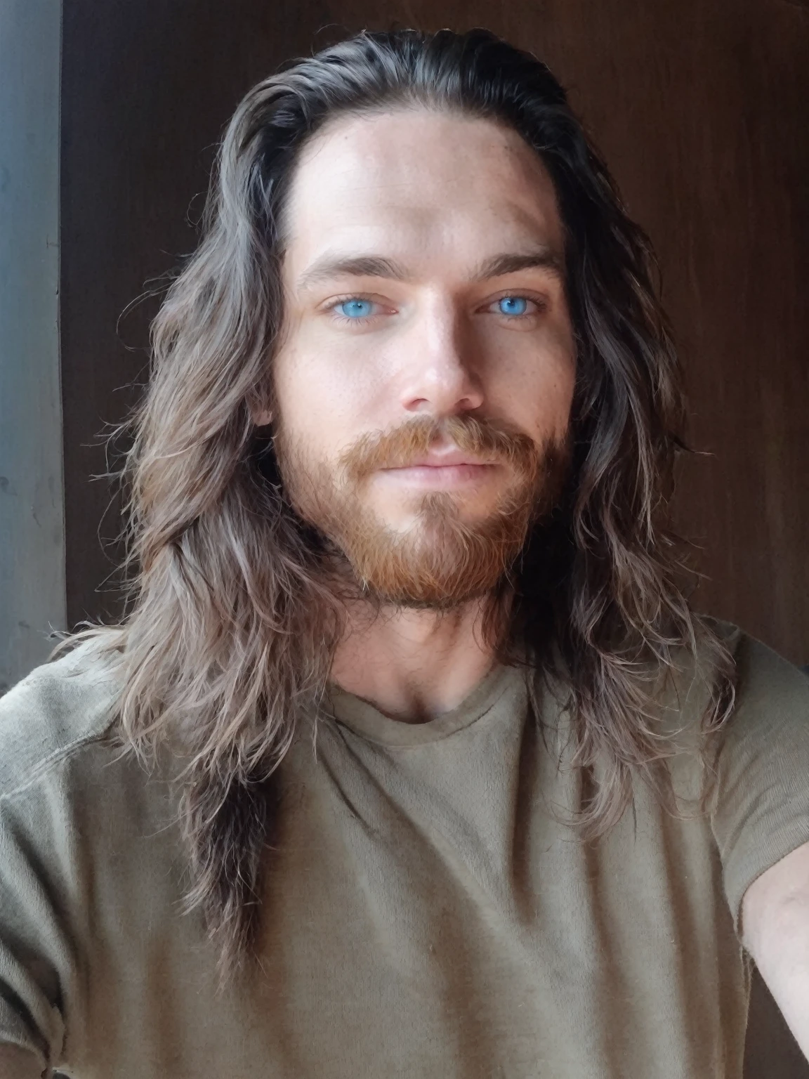 long hair with a beard, ses cheveux sont en désordre et négligés, 28 ans, 32 ans, une photo d'un homme échevelé, ambiance fallout, with bright blue eyes, habitant d'abris de Fallout 4