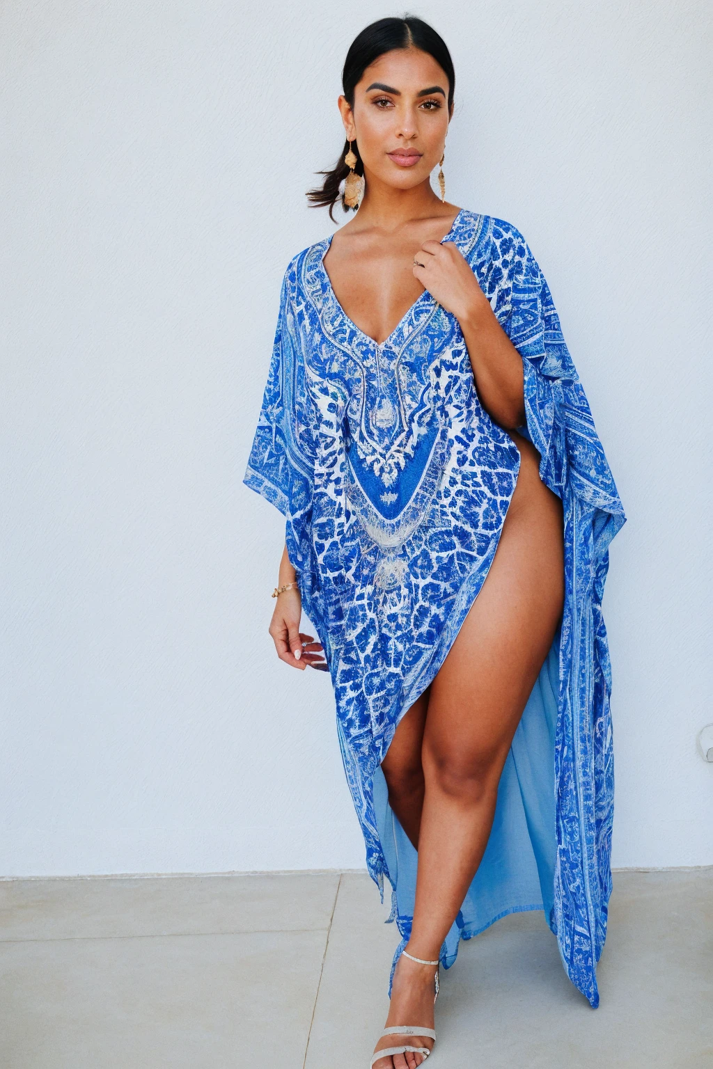 RAW photo,candid photograph, full body,photo of a beautiful,influencer,30yo Moroccan woman,wearing a Kaftan, detailed skin, naked, looking at viewer, thick body structure,white background,no background, candid pose,blue light, film grain, kodak color, instagram LUT