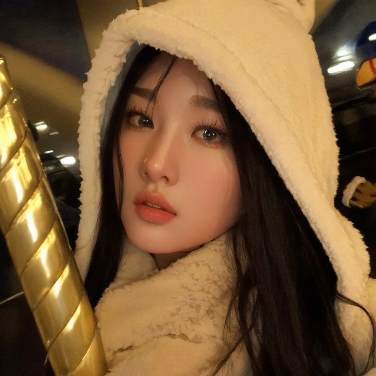 Best quality, masterpiece, ultra high res, (photorealistic:1.4), raw photo, upper body, yooyeon, white jacket, winter coat,