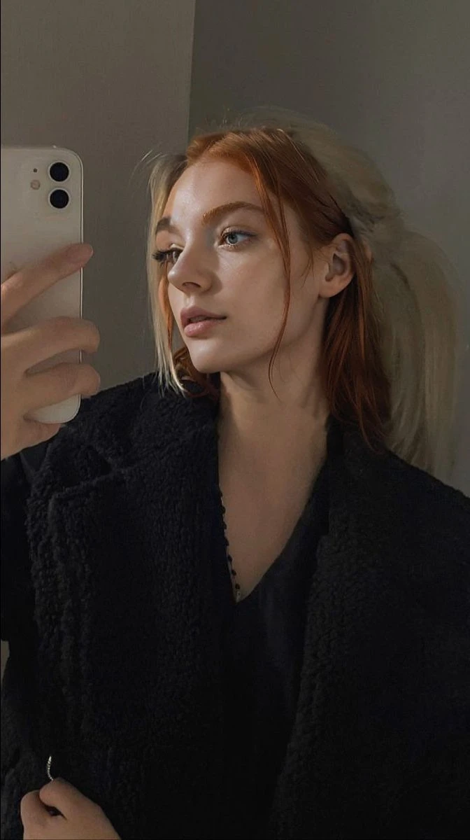 (((Masterpiece))), 25-year-old Caucasian French girl with shoulder-length messy red hair,