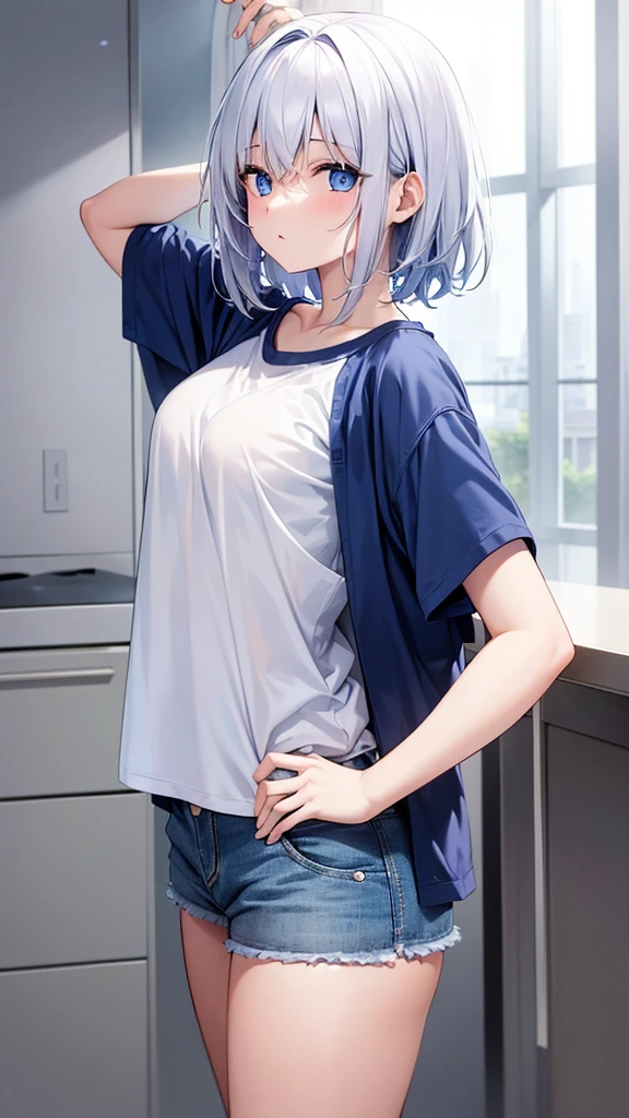 Une fille avec de beau cheveux blancs et long avec les yeux bleus dans un appartement moderne avec un t-shirt blanc et un short