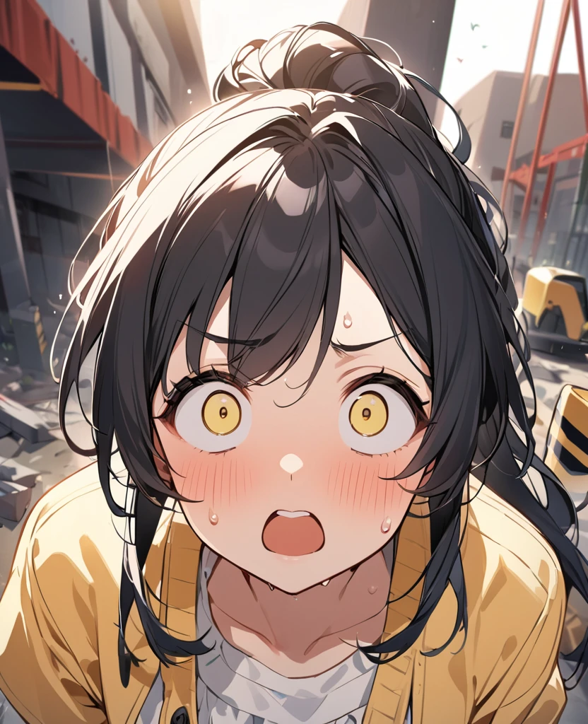 One Woman、Black Hair、Hairstyle、ponytail、Yellow Eyes、Slanted Eyes、whole body、Tsundere、Casual clothing、panic、Open your mouth a little、Sweat、construction area、Ultra-precise and accurate、First Person View