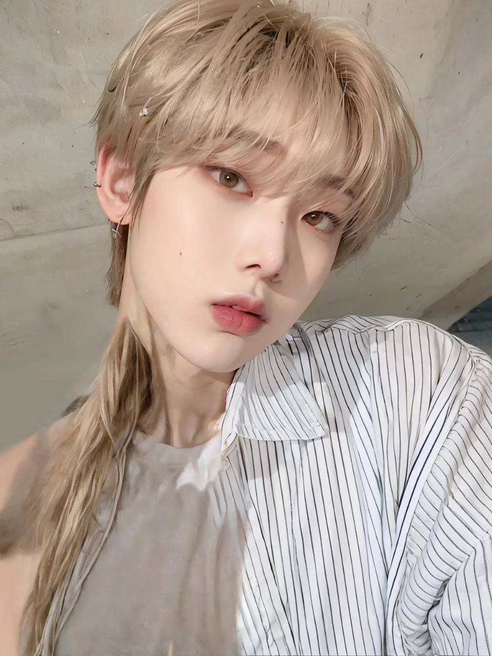 Masterpiece, of the highest quality, (enfocarse Alone), (Perfect face:1.1), (high detail:1.1), (hyper detailed eyes), dramatic, 1 chico, (pale skin), wide y blanco, ethereal eyes, (light eyebrows), Alone, wide, JTiago Azevedo, officer, evening, white luxury suit, sensual lips, For the, proud expression,garden, detailed background, art by artgerm, cinematic lighting, rose, fashion, BalenciagaStyle