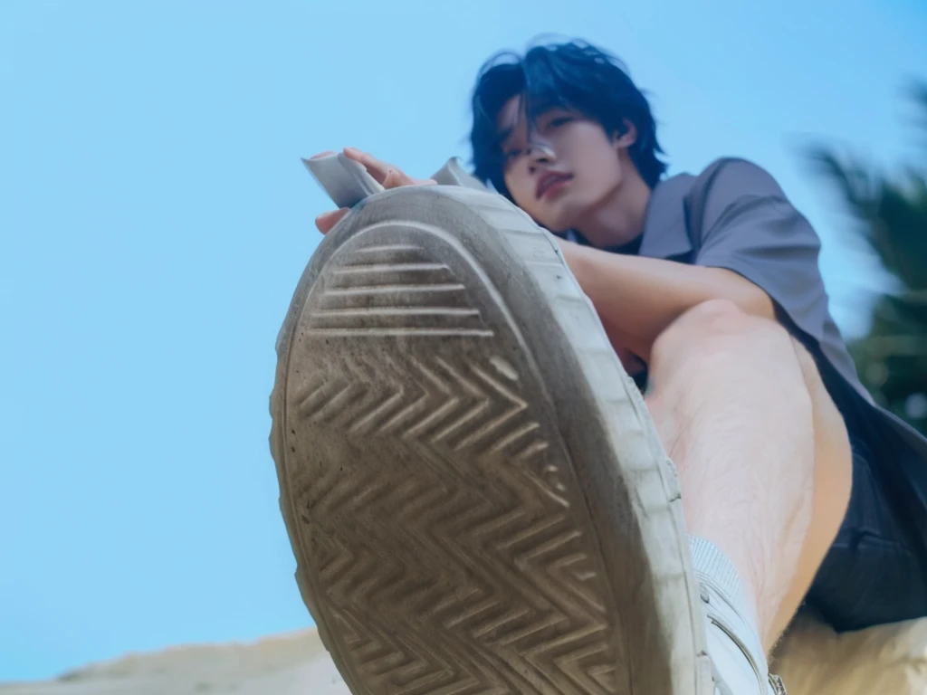 (8K, RAW photos, best quality, proficient:1.3), ((Black Hair), Soft Light, 1 Boy,  aesthetic shot, Matching Colors, Cover photo,。