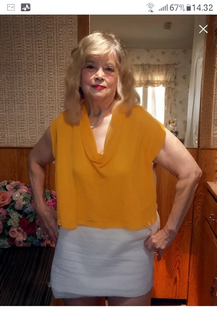 Beautiful old woman, smile,sexy,80 years old, curly hair,sexy,wearing a pearl necklace,Beautiful older woman, cute,smile,sexy,80 years old,,sexy,wearing a pearl necklaceold woman,busty,Curly hair