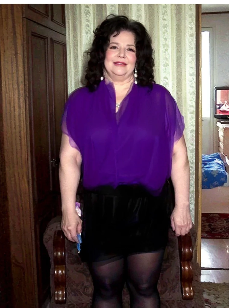 Beautiful old woman, smile,sexy,80 years old, curly hair,sexy,wearing a pearl necklace,Beautiful older woman, cute,smile,sexy,80 years old,,sexy,wearing a pearl necklaceold woman,busty,Curly hair