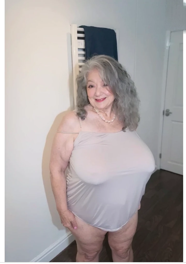 Beautiful old woman, smile,sexy,80 years old, curly hair,sexy,wearing a pearl necklace,Beautiful older woman, cute,smile,sexy,80 years old,,sexy,wearing a pearl necklaceold woman,busty,Curly hair