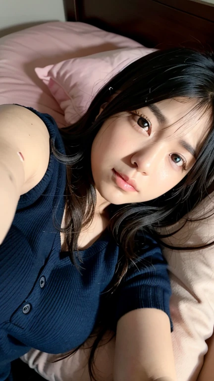 Bedroom　Black Hair　long hair　Prone　Selfie　Lie down　Face is close　Lie　On the futon　On the bed　Press against chest　Camera close　night　indoor　One Girl