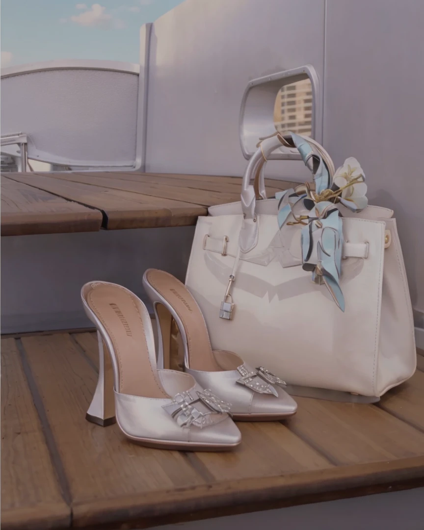Realistic leather bag, real leather bag , real satin heels , diamond vvs , metal , hd leather , real wood , teal yacht, real metal