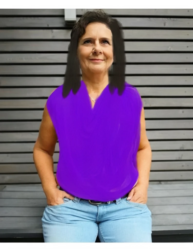 Beautiful old woman, smile,sexy,80 years old, curly hair,sexy,wearing a pearl necklace,Beautiful older woman, cute,smile,sexy,80 years old,,sexy,wearing a pearl necklaceold woman,busty,Curly hair