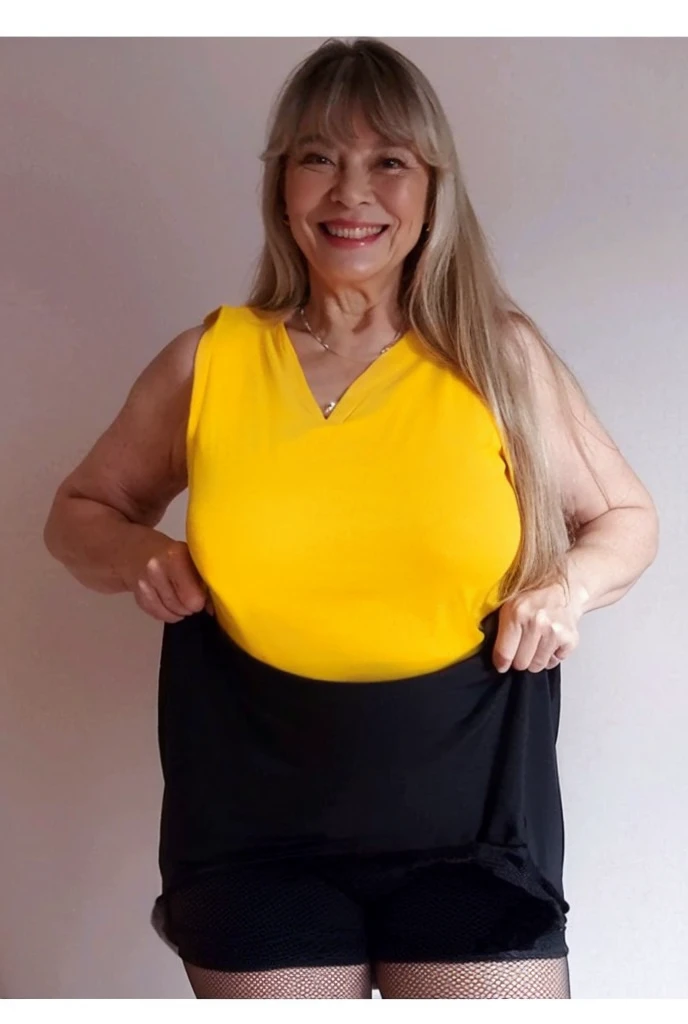 Beautiful old woman, smile,sexy,80 years old, curly hair,sexy,wearing a pearl necklace,Beautiful older woman, cute,smile,sexy,80 years old,,sexy,wearing a pearl necklaceold woman,busty,Curly hair