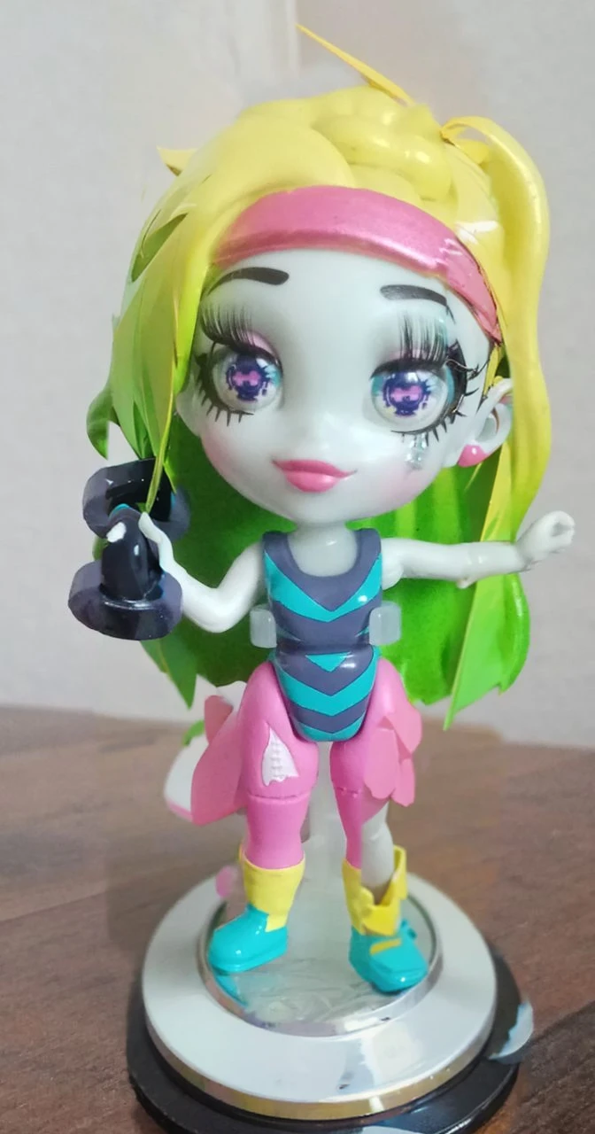 Turn this figure into a cute anime girl, 