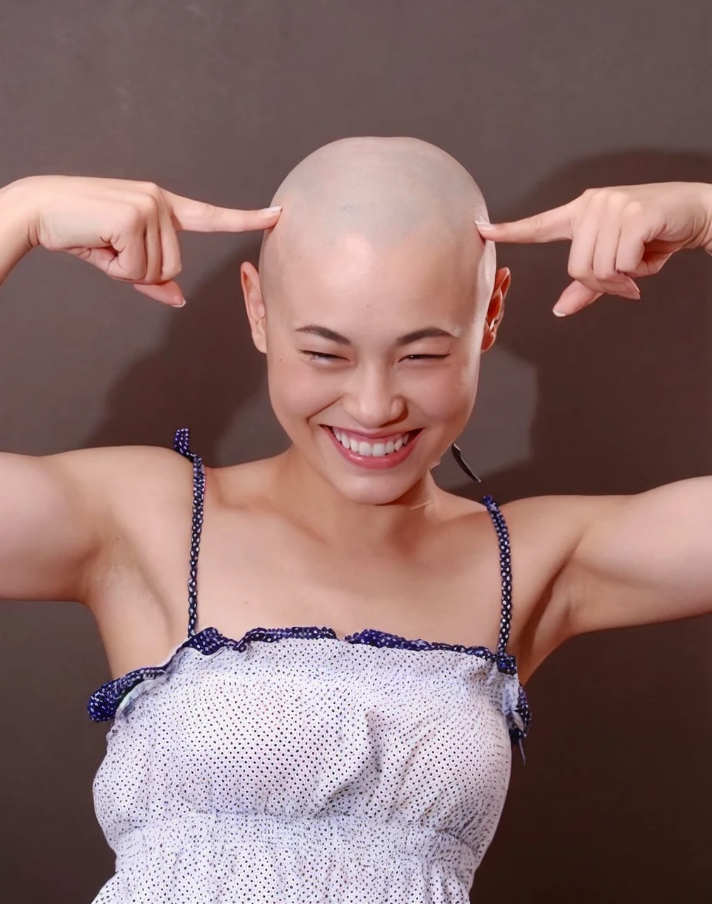 Best quality at best, A high resolution, Number 18, one-girl,Cyborg No. 18, solo, eBlue eyes, no hair,bald head, shaved head, bald haircyt thongs, denim pant, pearls necklace, bangle, black glove, white shirt, short detailed hair, short- sleeved, 耳Nipple Ring, blue pants, Open the vest, black tanktop,Large breasts, Lie down, from back, hindquarters, armpits, armpit, opened arm