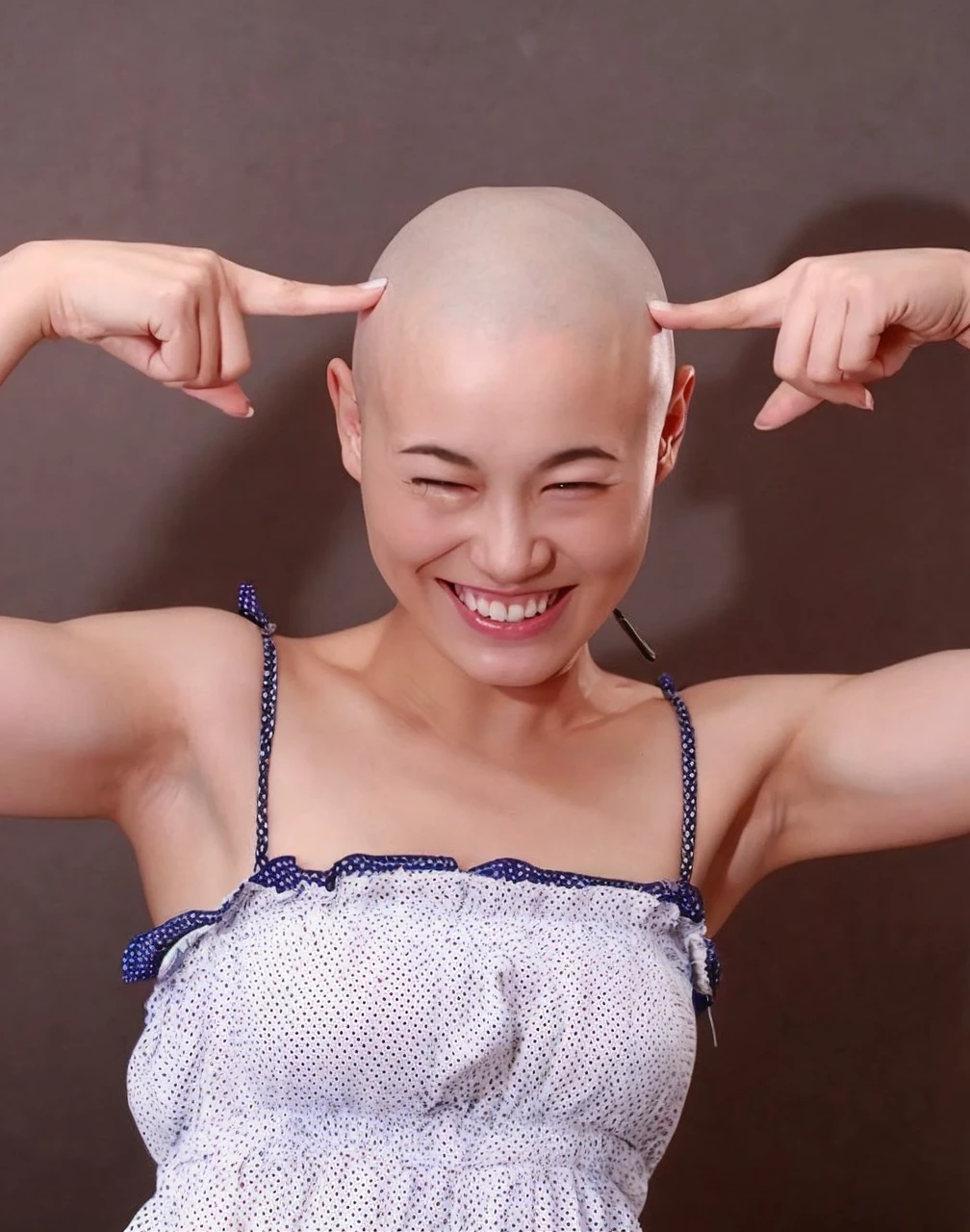 Best quality at best, A high resolution, Number 18, one-girl,Cyborg No. 18, solo, eBlue eyes, no hair,bald head, shaved head, bald haircyt thongs, denim pant, pearls necklace, bangle, black glove, white shirt, short detailed hair, short- sleeved, 耳Nipple Ring, blue pants, Open the vest, black tanktop,Large breasts, Lie down, from back, hindquarters, armpits, armpit, opened arm