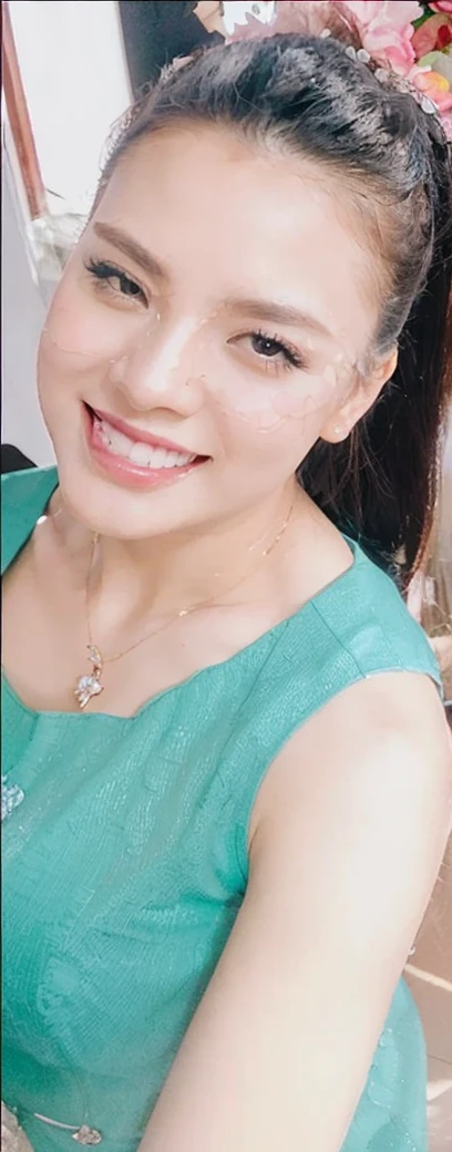 (Masterpiece), Best Quality, High resolution, ultra detailed, character close up, a beautiful white chinese style dress, elegant chinese dress, exquisite details, beautiful and elegant cheongsam, colorful and bright, floating dress, Dramatic angle, natural fence (close up), Demand, Warm colors like sunlight. Warm staff., champagne, details are highlighted, extra love, open, whole body, many detailed elements, rose petals, sunlight on the skin, glorious, Forks, hydrangeas, boudoirs.