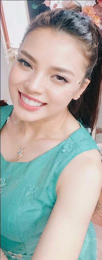 (Masterpiece), Best Quality, High resolution, ultra detailed, character close up, a beautiful white chinese style dress, elegant chinese dress, exquisite details, beautiful and elegant cheongsam, colorful and bright, floating dress, Dramatic angle, natural fence (close up), Demand, Warm colors like sunlight. Warm staff., champagne, details are highlighted, extra love, open, whole body, many detailed elements, rose petals, sunlight on the skin, glorious, Forks, hydrangeas, boudoirs.