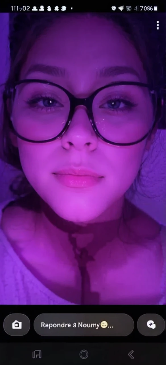 Blow kiss